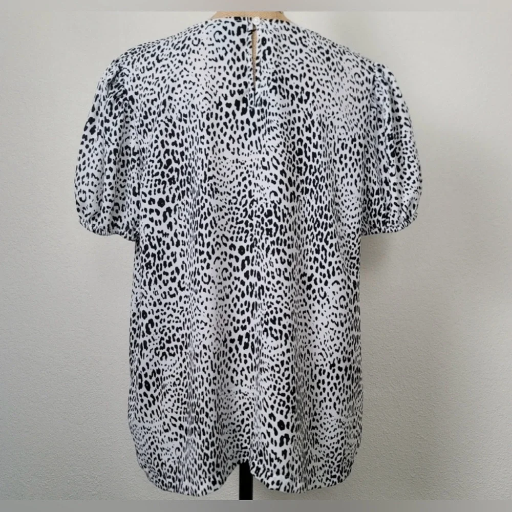 Worthington black and white leopard blouse 🖤 - Picture 7 of 9